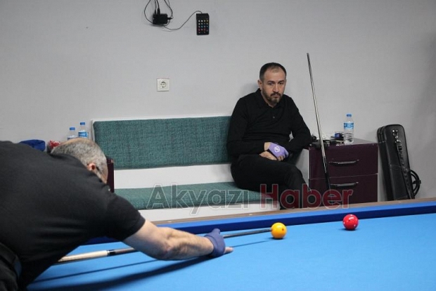 Sakarya İl Üç Bant Turnuvası Akyazı Bilardo Spor Salonu'nda gerçekleştirildi. 