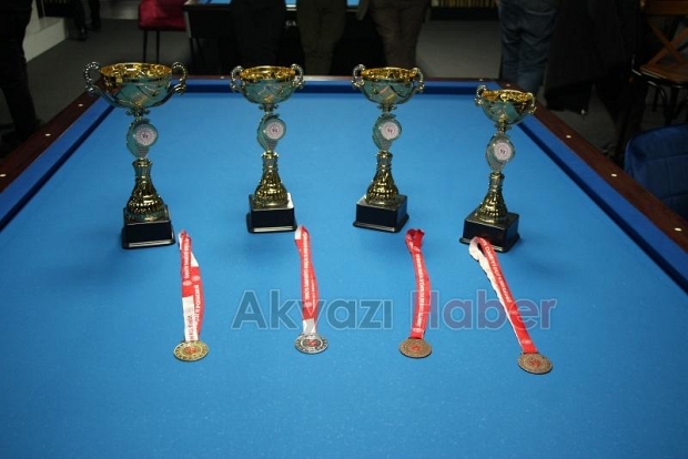 Sakarya İl Üç Bant Turnuvası Akyazı Bilardo Spor Salonu'nda gerçekleştirildi. 
