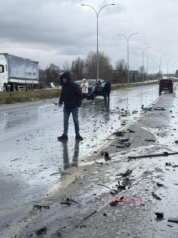 Karasu'da feci kaza: yaralılar var