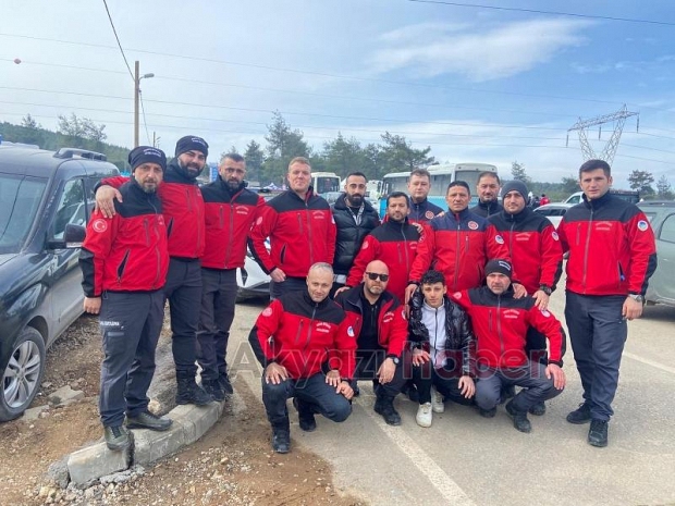 Depremde kurtardıkları vatandaşlarla bir araya geldiler