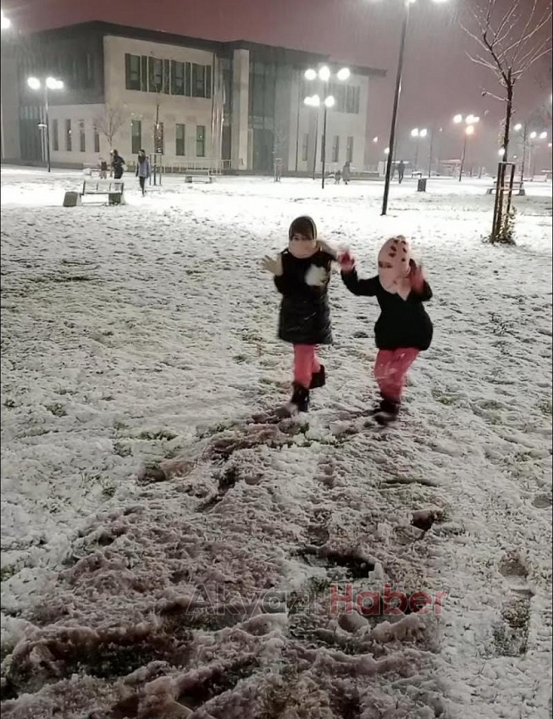 Kar yağdı kazalar peş peşe geldi! 