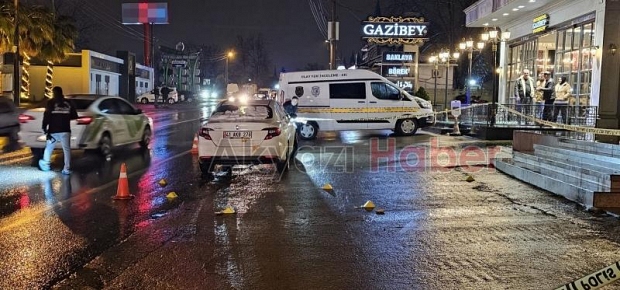 Trafik tartışmasında gençler silahlı saldırıya uğradı: 1 ölü, 1 yaralı