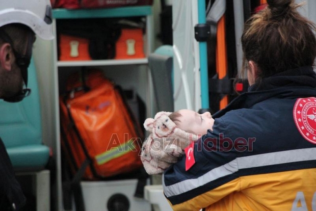 Otomobil ile hafif ticari araç çarpıştı: 5 yaralı