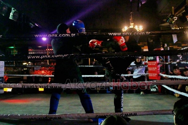 Kick Boks'ta Akyazı rüzgarı Derya Kara şampiyon