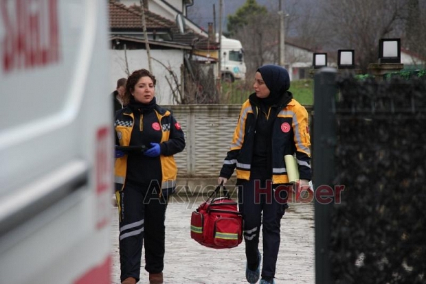 Kendine zarar veren kadın ekipleri alarma geçirdi