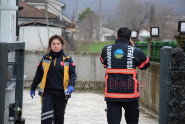 Kendine zarar veren kadın ekipleri alarma geçirdi