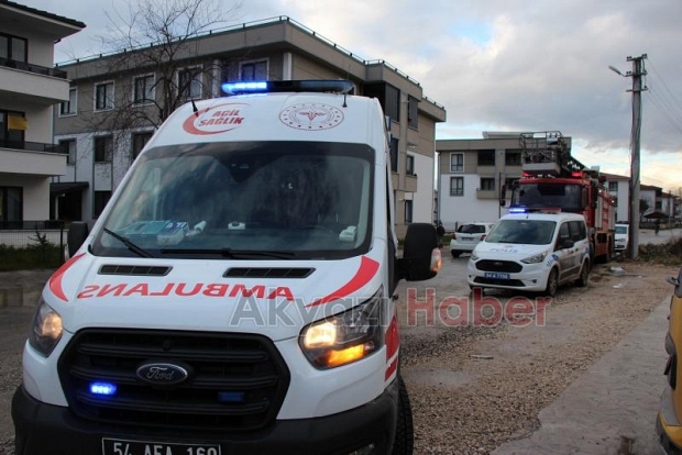 Kendine zarar veren kadın ekipleri alarma geçirdi