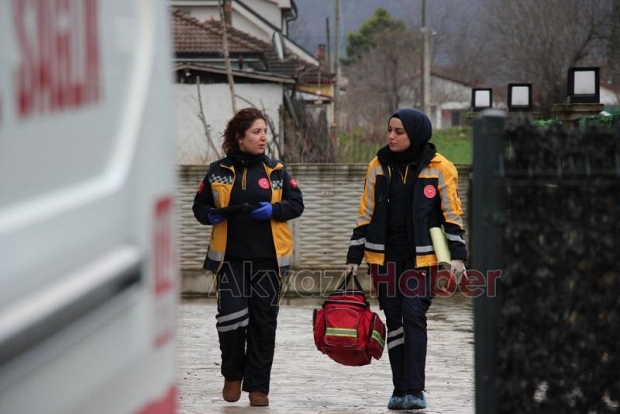 Kendine zarar veren kadın ekipleri alarma geçirdi