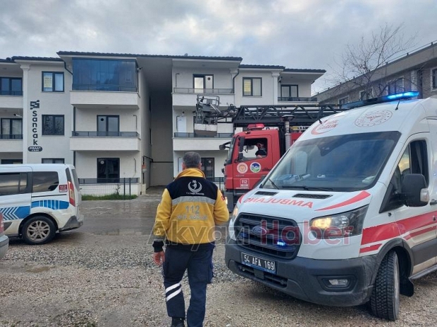 Kendine zarar veren kadın ekipleri alarma geçirdi