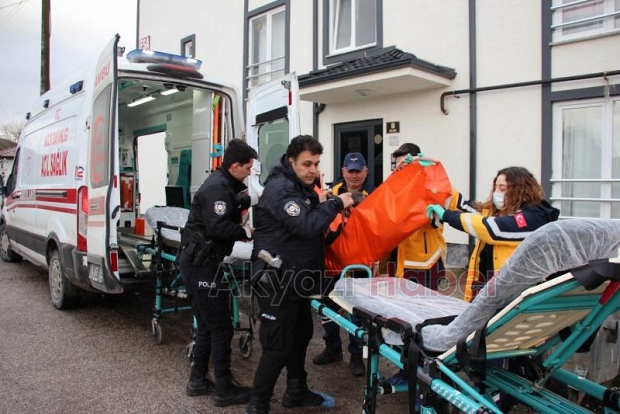 Yemek yerken bayılan karı koca hastaneye kaldırıldı