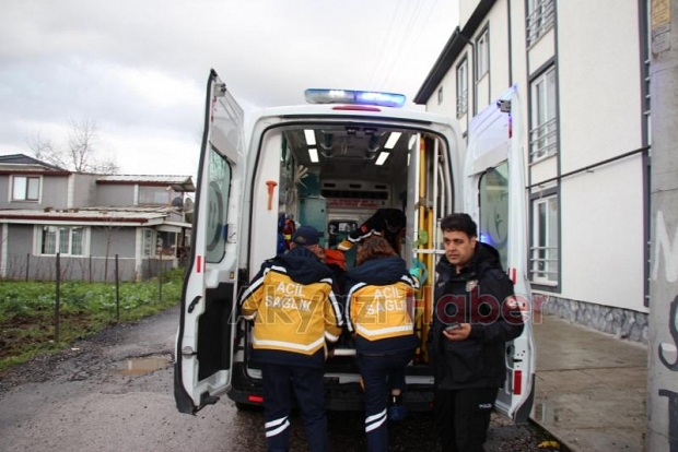 Yemek yerken bayılan karı koca hastaneye kaldırıldı
