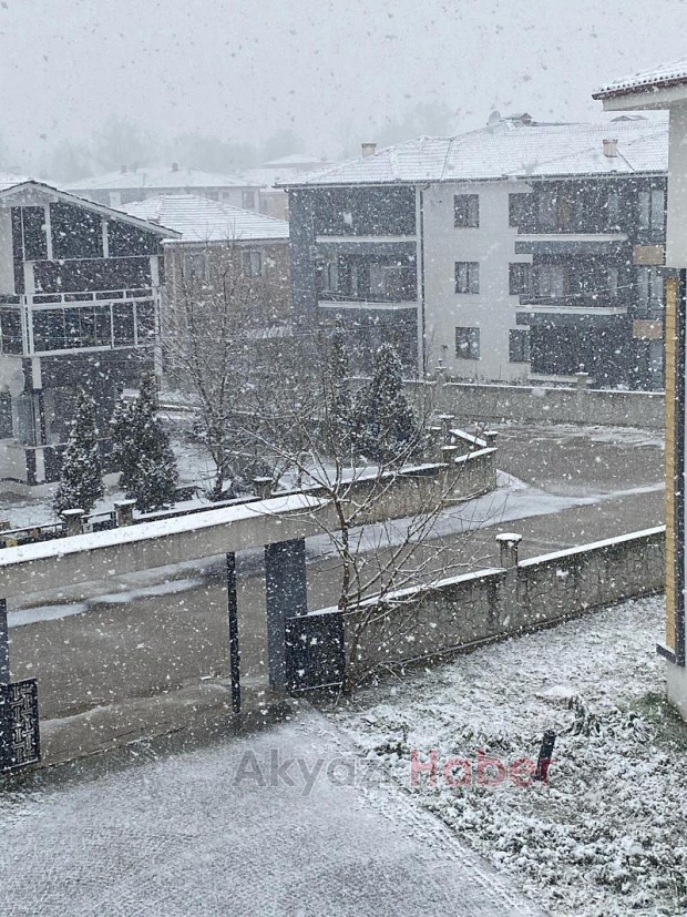 Akyazı'da yoğun kar yağışı