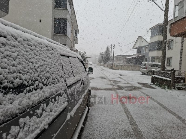 Akyazı'da yoğun kar yağışı
