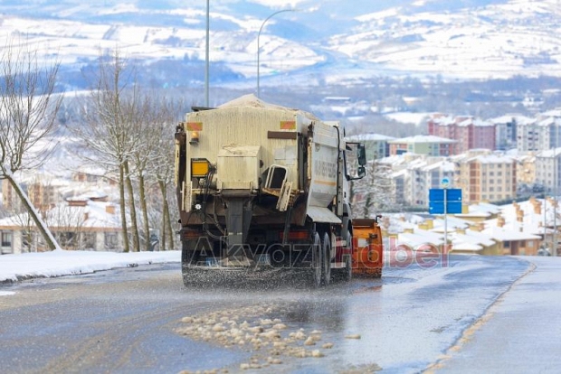 Sakarya'da kardan kapanan 24 grup yolu ulaşıma açıldı