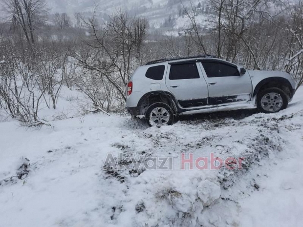 Çatalkaya-Boztepe yolunda araçlar karda kaydı