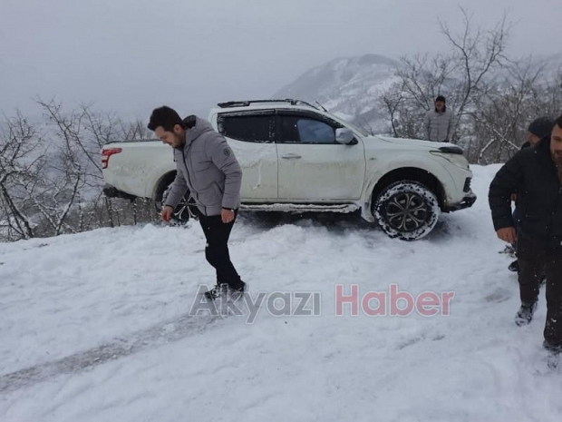 Çatalkaya-Boztepe yolunda araçlar karda kaydı