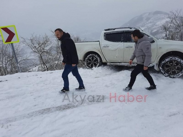 Çatalkaya-Boztepe yolunda araçlar karda kaydı