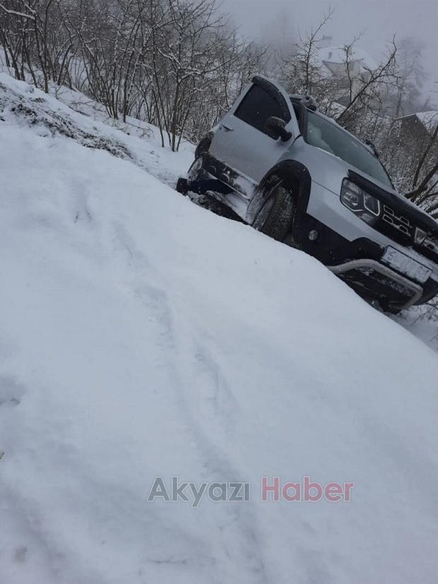 Çatalkaya-Boztepe yolunda araçlar karda kaydı