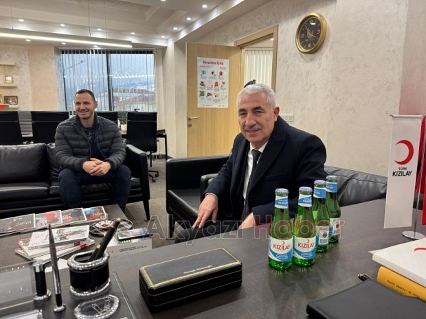 Akyazı Kızılay'a hayırlı olsun ziyaretleri sürüyor