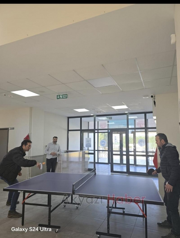 Yeni Mahalle Muhtarlığı öğrencilere spor malzemesi hediye etti