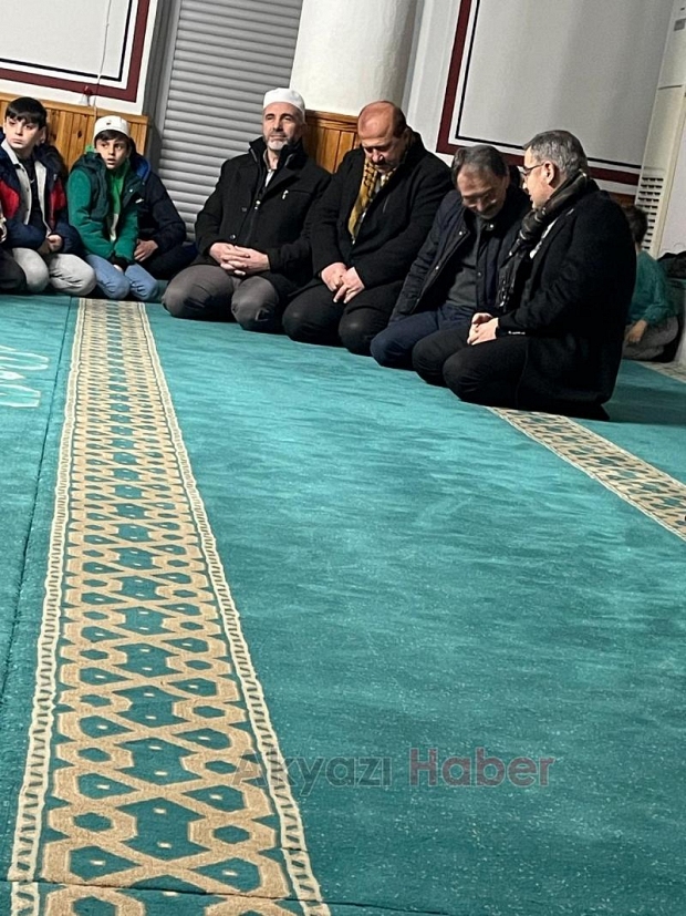 Yatsı namazı sonrası gençlerle buluştular