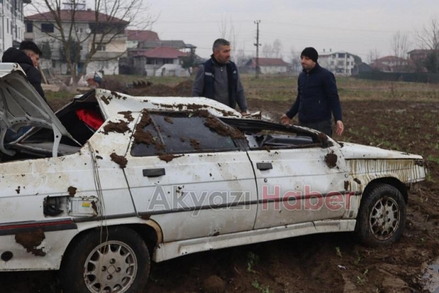 Otomobil Takla Attı, Tarlaya Uçtu