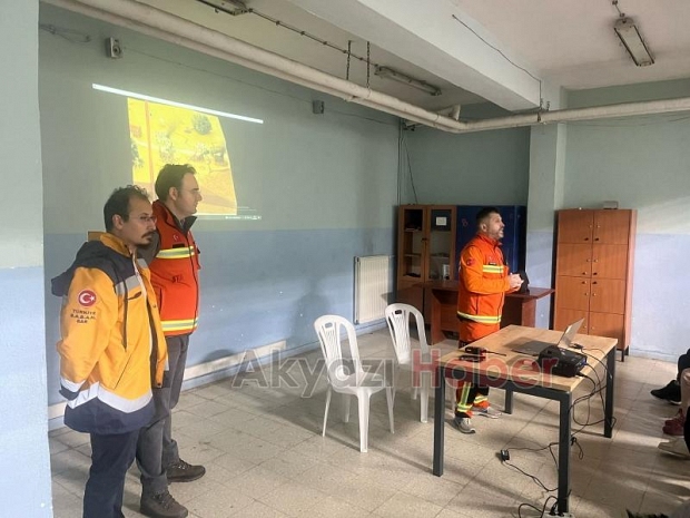Paris İlk ve Ortaokulu ile Mesleki Eğitim Merkezi'nde afet eğitimi