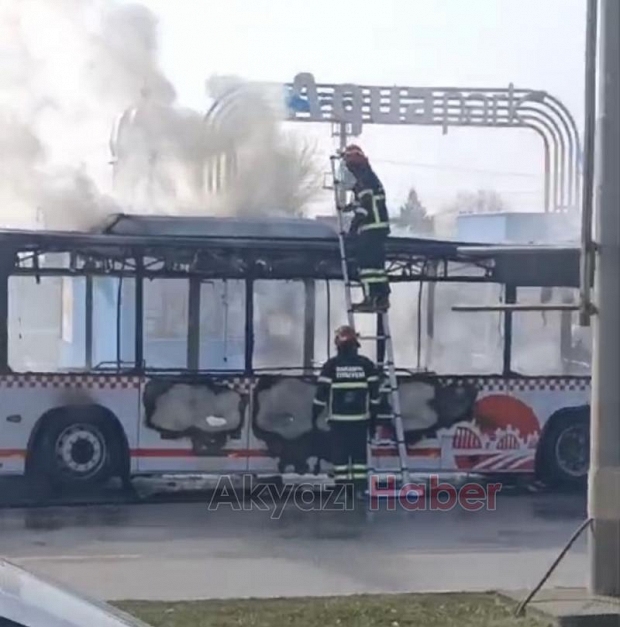 Belediye otobüsü alevlere teslim oldu