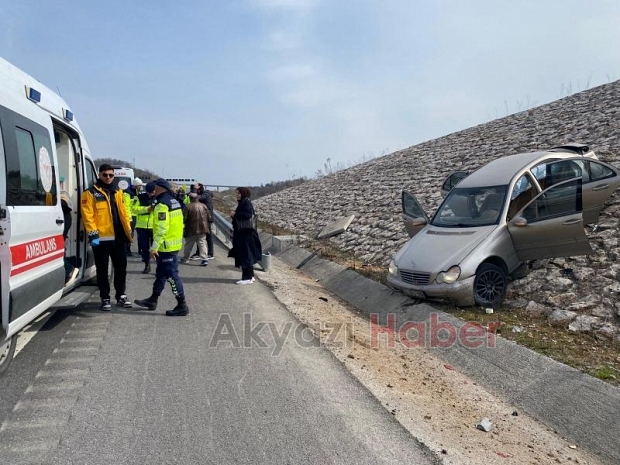 Otomobil ve panelvan araç çarpıştı: 2 yaralı