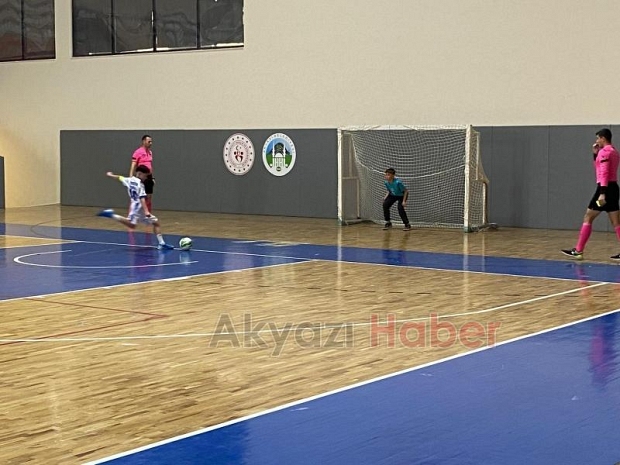 Okul Sporları 2. Küme Futsal Müsabakaları nefesleri kesti