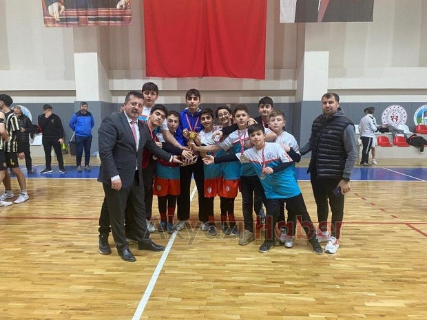 Okul Sporları 2. Küme Futsal Müsabakaları nefesleri kesti