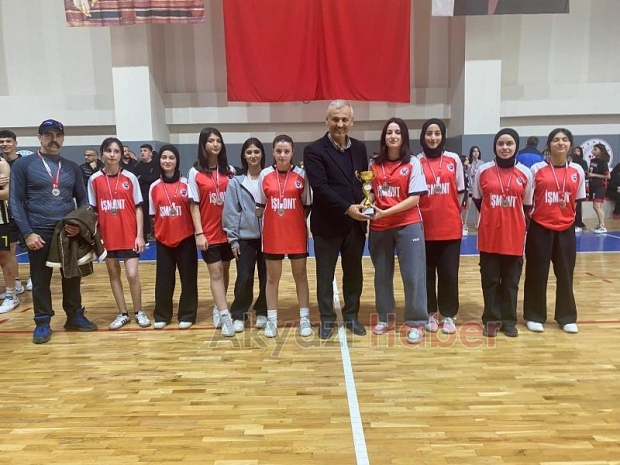 Okul Sporları 2. Küme Futsal Müsabakaları nefesleri kesti