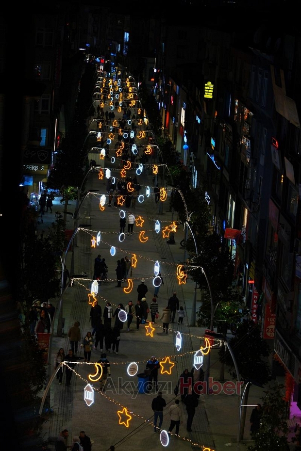 Çark Caddesi özel tasarımlı ışıklandırmalarla süsledi