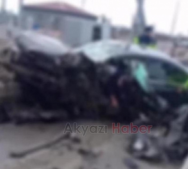 Otomobil gişelere çarptı: Evli çift öldü, 5 günlük bebekleri yaralı
