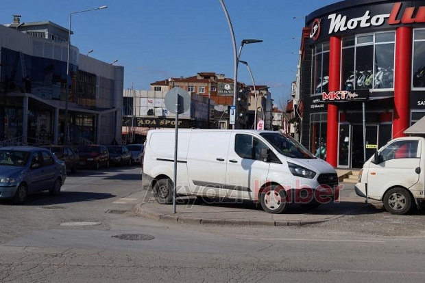 Sakarya'da kaldırım işgaline karşı mücadele sürüyor