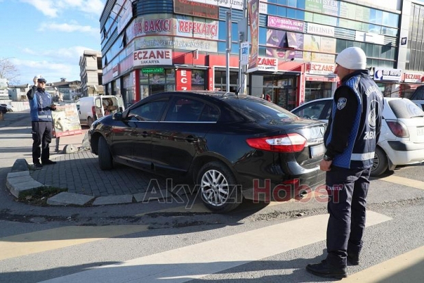 Sakarya'da kaldırım işgaline karşı mücadele sürüyor