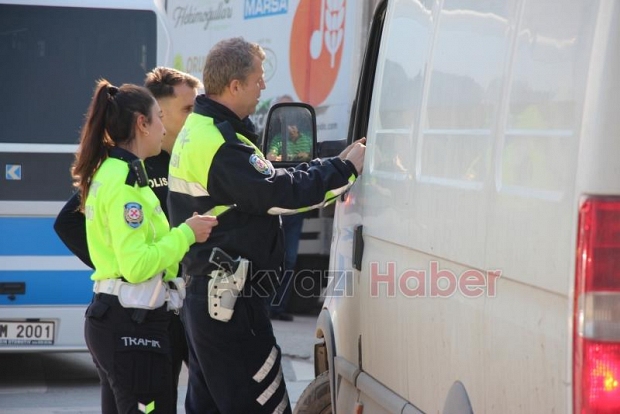 Akyazı Polisi, Trafikteki Disiplini Sağlamak İçin Görev Başında