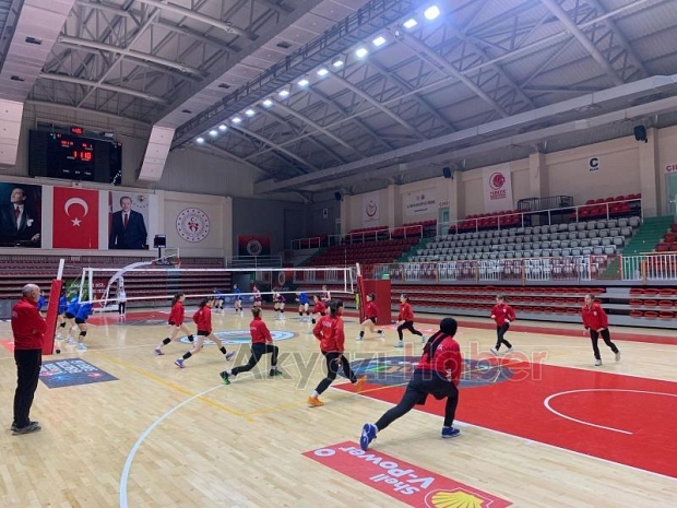 Alaağaçspor Kadın Voleybol Takımı final maçlarına hazırlanıyor