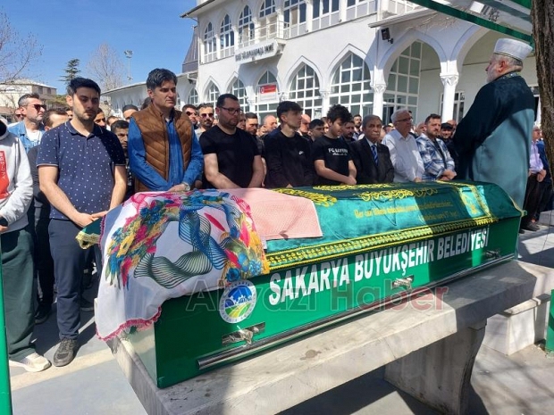 Türkan Certel toprağa verildi. 