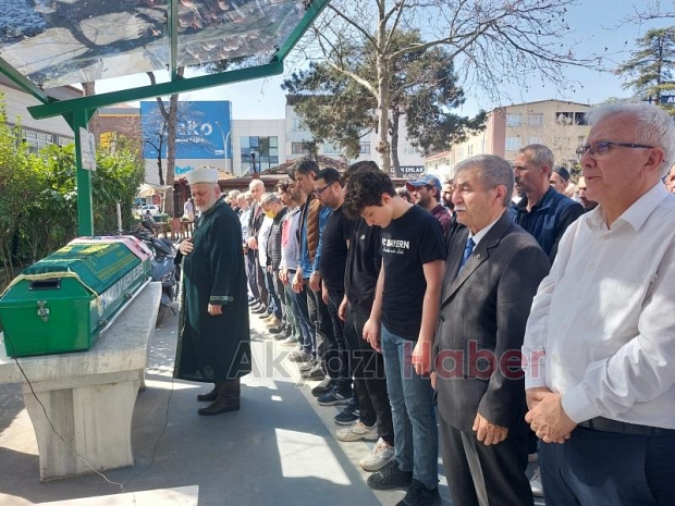 Türkan Certel toprağa verildi. 