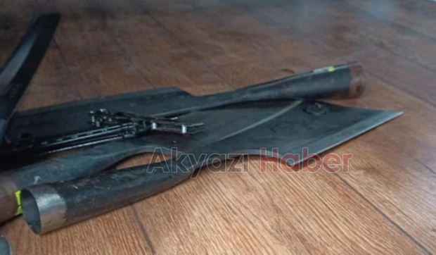 Taraftarlar satır ve döner bıçakları ile yakalandı