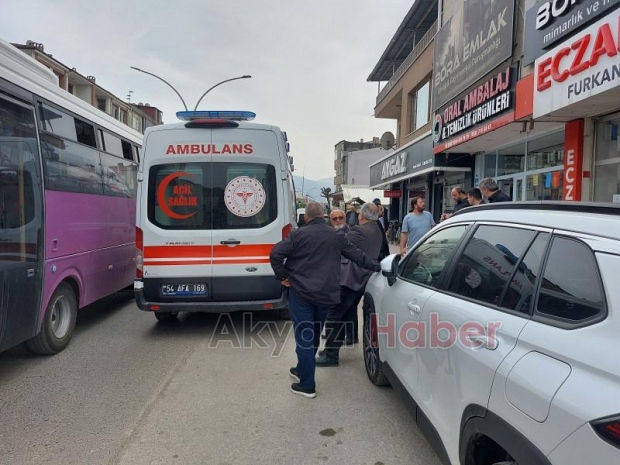 Servis şoförü direksiyon başında fenalaştı