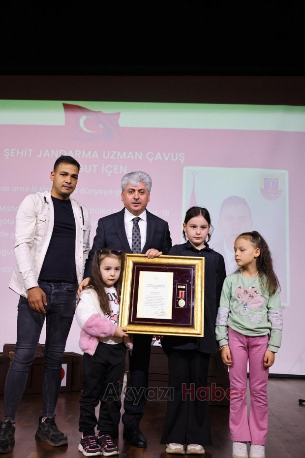 Sakarya'da şehit ailesi ve gazilere düzenlenen törenle devlet övünç madalyası verildi