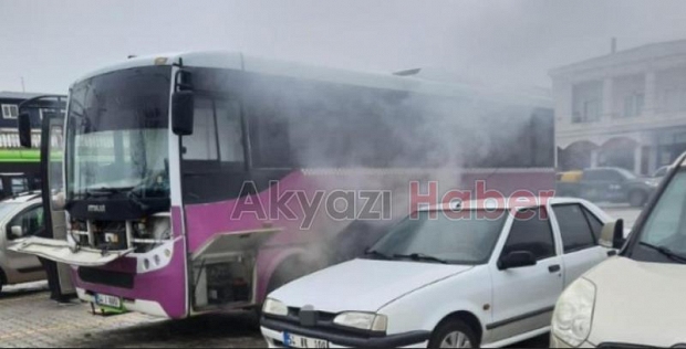 Park halindeki halk otobüsü yandı