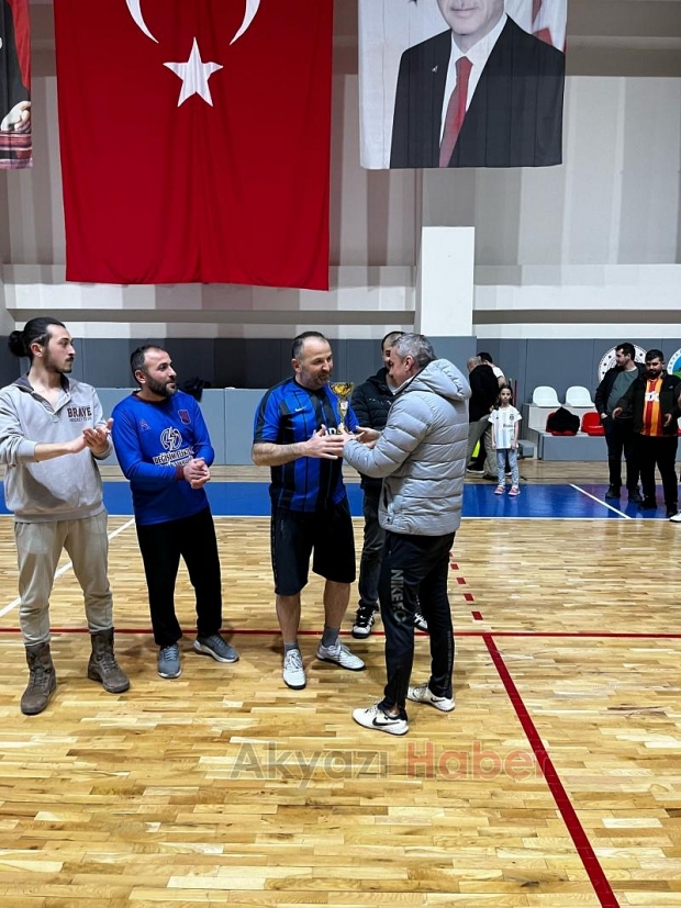 Akyazı'da voleybol turnuvası düzenlendi