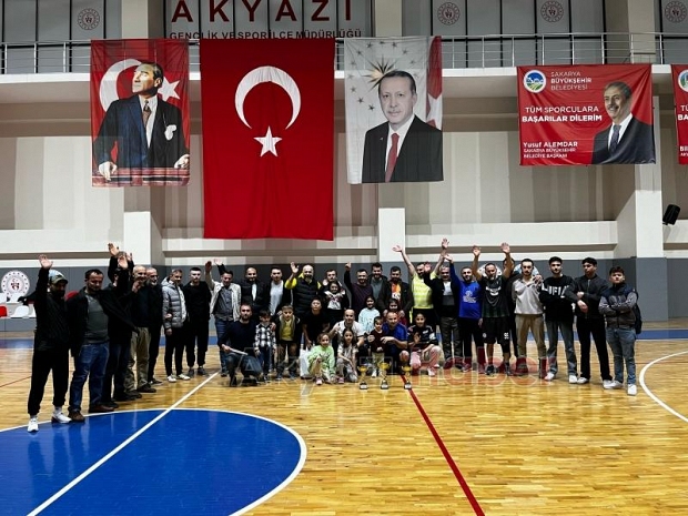 Akyazı'da voleybol turnuvası düzenlendi