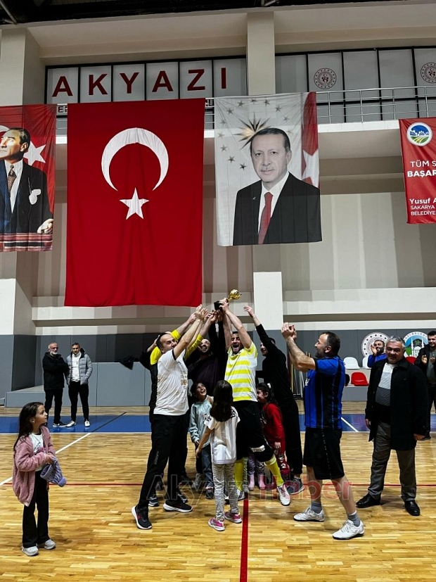 Akyazı'da voleybol turnuvası düzenlendi
