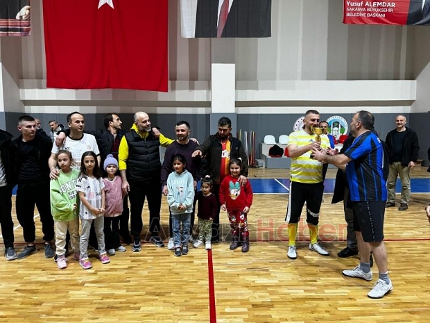 Akyazı'da voleybol turnuvası düzenlendi