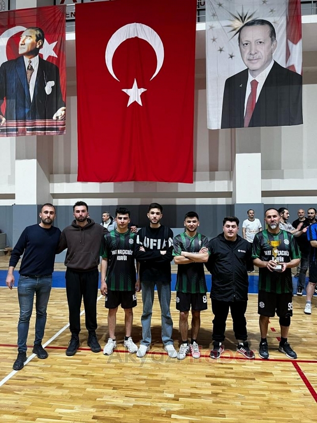 Akyazı'da voleybol turnuvası düzenlendi
