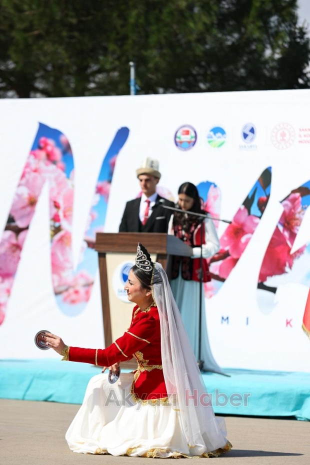 SAÜ'de nevruz ateşi yakıldı